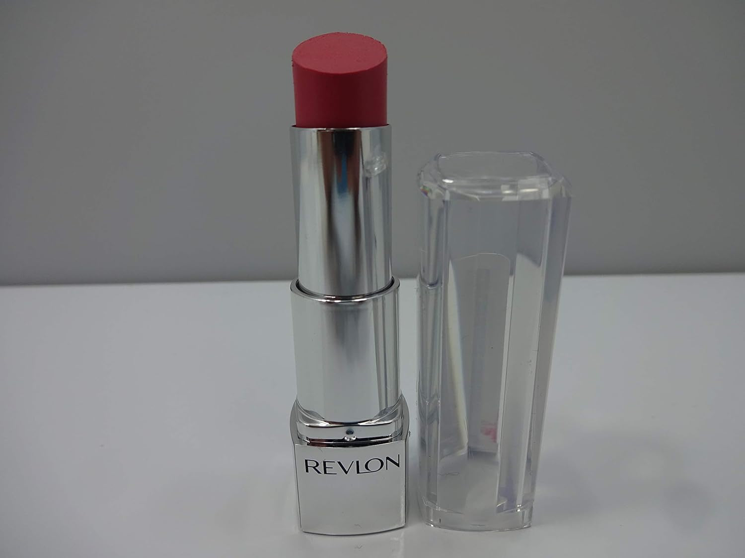 Revlon Ultra HD Lipstick 2.8 G, Number 830 - Rose